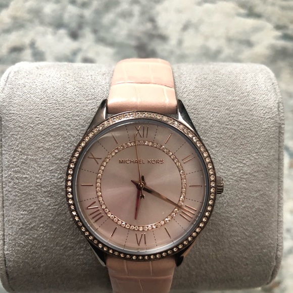 Micheal Kors Lauryn Analog Watch - Picture 9 of 11